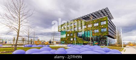 Almere, Niederlande - 3. April 2022: Aeres Green High School am Eingang der Floriade Expo 2022 wachsende grüne Städte in Almere Amsterdam, Niederlande Stockfoto