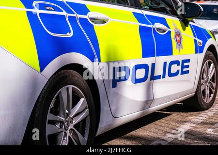 Epsom Surrey, London, Mai 08 2022, Nahaufnahme Von Polizeipatrouillen Autos Ohne Menschen Stockfoto