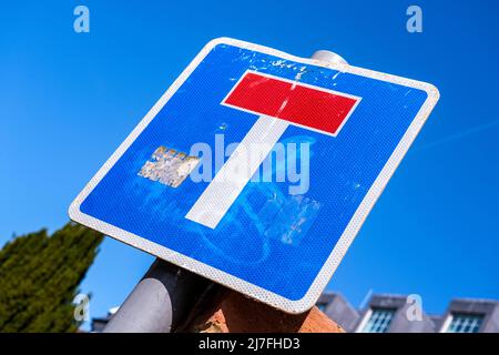 Epsom Surrey, London, Mai 08 2022, No Through Road Traffic Information Sign With No People Stockfoto