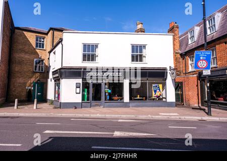 Epsom Surrey, London, Mai 08 2022, Pizza Express High Street Restaurant Im Italienischen Stil Ohne Menschen Stockfoto