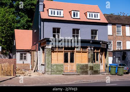 Epsom Surrey, London, Mai 08 2022, Town Center High Street Restaurant Refurbishment With No People Stockfoto