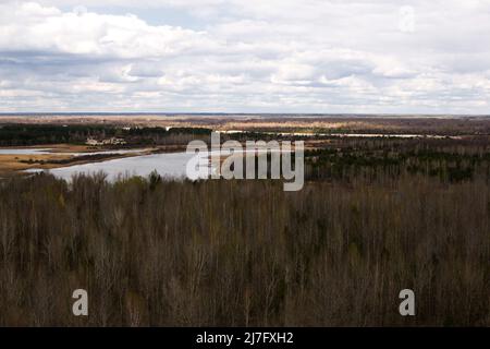 Blick vom Dach des 16-stöckigen Mehrfamilienhauses in der Stadt Pripyat, Kernkraftwerk Tschernobyl, Zone der Entfremdung, Ukraine Stockfoto