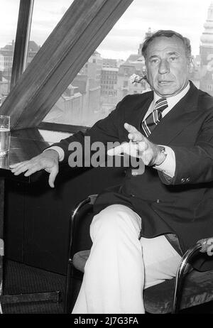 Mel Brooks. Amerikanischer Filmregisseur und Schauspieler. Bild 1974 während einer Pressekonferenz bei einem Besuch in Schweden. Stockfoto
