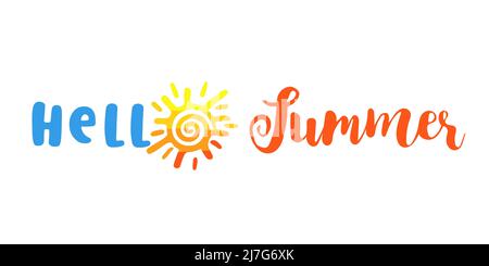 Hallo Sommer kreativer Schriftzug. 2022 travel Logo Konzept mit gelber Sonne. Dekorativer Text - Hello Summer, Vektorgrafik Stock Vektor