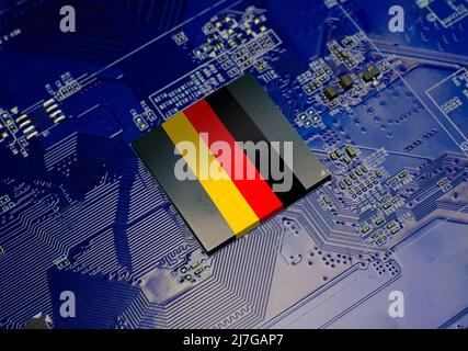 Flagge von Deutschland auf CPU-Chip Computer Elektronik Platine Stockfoto