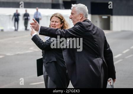 London, Großbritannien. 9.. Mai 2022. Der Sprecher des Unterhauses, Sir Lindsay Hoyle. Der Gedenkgottesdienst für den Abgeordneten James Brokenshire, der letztes Jahr im Alter von 53 Jahren starb, findet heute in der St. Margaret's Church auf dem Gelände der Westminster Abbey statt. An dem Gottesdienst nehmen Premierminister Boris Johnson, die ehemaligen Premierminister David Cameron und Theresa May, Kabinettsminister, Abgeordnete und andere Gäste Teil. Kredit: Imageplotter/Alamy Live Nachrichten Stockfoto