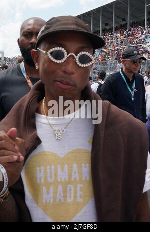 Miami, USA. 08.. Mai 2022. 08.05.2022, Miami International Autodrome, Miami, FORMULA 1 CRYPTO.COM MIAMI GRAND PRIX, im Bild Sanger Pharrell Williams Kredit: Independent Photo Agency/Alamy Live News Stockfoto