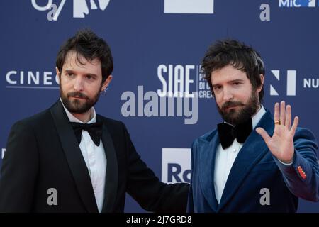 Rom, Italien, 3. Mai 2022 - Fabio e Damiano d'Innocenzo nimmt am roten Teppich beim 'David di Donatello'-Preis 2022 Teil. Credits: Luigi de Pompeis/Alamy Live News Stockfoto