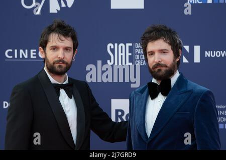 Rom, Italien, 3. Mai 2022 - Fabio e Damiano d'Innocenzo nimmt am roten Teppich beim 'David di Donatello'-Preis 2022 Teil. Credits: Luigi de Pompeis/Alamy Live News Stockfoto