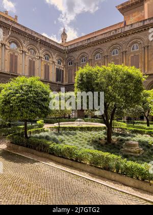 Der grüne Garten und der Brunnen der Villa Doria Pamphili in Rom, Italien Stockfoto