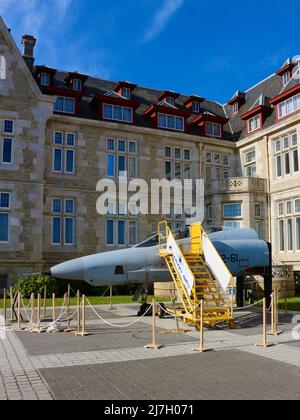 Eine spanische Luftwaffe McDonnell Douglas RF-4C Phantom II Frontpartie auf temporäre Ausstellung im Magdalena Palace Santander Spanien Mai 2022 Stockfoto