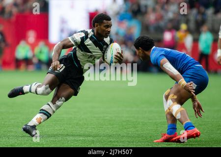 Vancouver, Kanada, 17. April 2022: Kaminieli Rasaku (links) vom Team Fiji 7s im Einsatz gegen Faafoi Falaniko vom Team Fiji 7s während des 2. Tages der HSBC Canada Sevens am BC Place in Vancouver, Kanada. Fidschi gewann das Spiel mit 45:5. Stockfoto