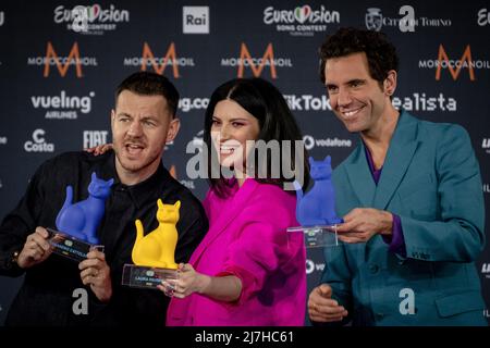 TURIN, Italy, 2022-05-09 19:06:20 TURIN - Sängerin Mika, Moderator Alessandro Cattelan und Sängerin Laura Pausini während einer Pressekonferenz im Vorfeld des Halbfinales des Eurovision Song Contest. ANP KIPPA SANDER KING niederlande Out - belgien Out Stockfoto