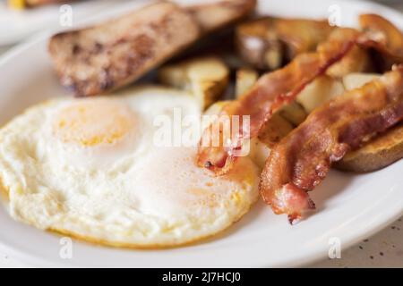 Köstlicher Frühstücksteller Stockfoto