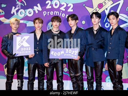 Seoul, Südkorea. 8.. Mai 2022. Die südkoreanische K-Pop-Boys-Band The Boyz kam am 8. Mai 2022 im CJ ENM Center in Seoul, Südkorea, zu einem Fotoanruf für die „KCON 2022 Premiere in Seoul“. (Foto: Lee Young-ho/Sipa USA) Quelle: SIPA USA/Alamy Live News Stockfoto