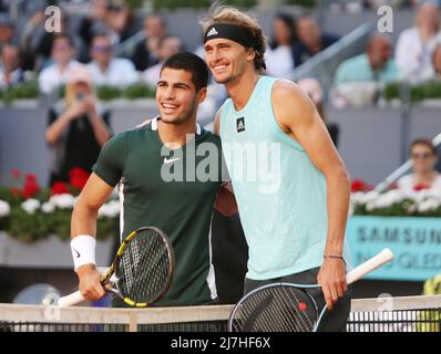 Madrid, Spanien, 08/05/2022, Carlos Alcaraz aus Spanien und Alexander Zverev aus Deutschland, Final Men's ATP match während des Mutua Madrid Open 2022 Tennisturniers am 8. Mai 2022 im Caja Magica Stadion in Madrid, Spanien - Foto: Laurent Lairys/DPPI/LiveMedia Stockfoto