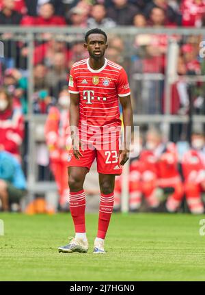 München, Deutschland, 08/05/2022, Tanguy Nianzou, FCB 23 im Spiel FC BAYERN MÜNCHEN - VFB STUTTGART 2-2 1.Deutsche Fußballliga am 08. Mai 2022 in München, Deutschland. Saison 2021/2022, Spieltag 33, 1.Bundesliga, München, 33.Spieltag. FCB, © Peter Schatz / Alamy Live News - die DFL-VORSCHRIFTEN VERBIETEN DIE VERWENDUNG VON FOTOS als BILDSEQUENZEN und/oder QUASI-VIDEO - Stockfoto