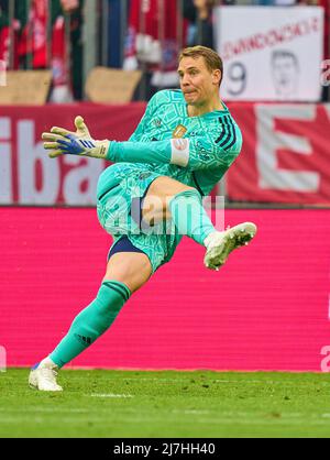 München, Deutschland, 08/05/2022, Manuel NEUER, Torwart FCB 1 im Spiel FC BAYERN MÜNCHEN - VFB STUTTGART 2-2 1.Deutsche Fußballliga am 08. Mai 2022 in München, Deutschland. Saison 2021/2022, Spieltag 33, 1.Bundesliga, München, 33.Spieltag. FCB, © Peter Schatz / Alamy Live News - die DFL-VORSCHRIFTEN VERBIETEN DIE VERWENDUNG VON FOTOS als BILDSEQUENZEN und/oder QUASI-VIDEO - Stockfoto