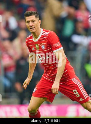 München, Deutschland, 08/05/2022, Robert LEWANDOWSKI, FCB 9 im Spiel FC BAYERN MÜNCHEN - VFB STUTTGART 2-2 1.Deutsche Fußballliga am 08. Mai 2022 in München, Deutschland. Saison 2021/2022, Spieltag 33, 1.Bundesliga, München, 33.Spieltag. FCB, © Peter Schatz / Alamy Live News - die DFL-VORSCHRIFTEN VERBIETEN DIE VERWENDUNG VON FOTOS als BILDSEQUENZEN und/oder QUASI-VIDEO - Stockfoto