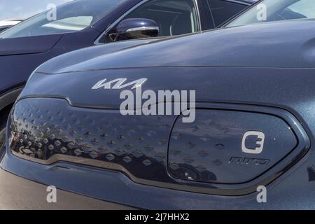 Fischer - ca. Mai 2022: Kia Niro Plug-in Hybrid Crossover SUV-Display in einem Autohaus. Der Kia Niro Plug-in Hybrid bietet bis zu 560 Meilen Gesamtrang Stockfoto