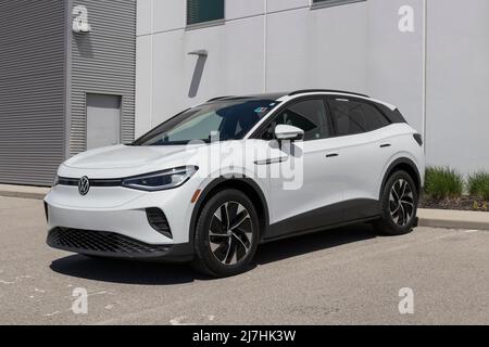 Noblesville - ca. Mai 2022: Volkswagen ID.4 SUV Elektrofahrzeug EV-Display in einem Händler. Ein DC-Schnellladegerät kann die Batterie in der ID.4 von erhalten Stockfoto