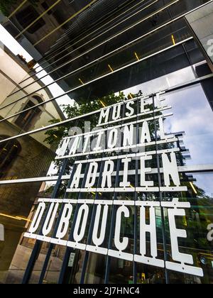 Eintritt in die moderne Erweiterung des Musée National Adrien Dubouche Keramik- und Töpfermuseum in Limoges, Frankreich. Stockfoto