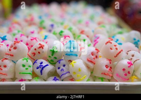 Sugar Skulls im Schaufenster Stockfoto