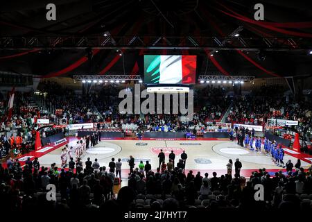 Varese, Italien. 08.. Mai 2022. Allgemeiner Blick in die Enerxenia Arena während des italienischen Basketballs LBA Lega Basket Ein Spiel der regulären Saison 2021/22 zwischen OpenJobMetis Varese und Dinamo Sassari Banco di Sardegna in der Enerxenia Arena. Endnote : (Varese 96 - 110 Sassari) (Foto: Fabrizio Carabelli/SOPA Images/Sipa USA) Kredit: SIPA USA/Alamy Live News Stockfoto