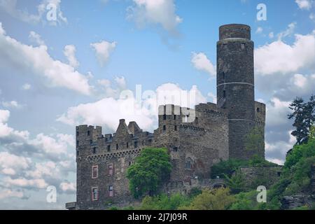 Schloss Maus am Ufer des Mittelrheins in Deutschland Stockfoto