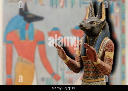 Anubis, der ägyptische gott der Mumifizierung und Friedhofs, Beschützer der Nekropole und der Welt der Toten Stockfoto