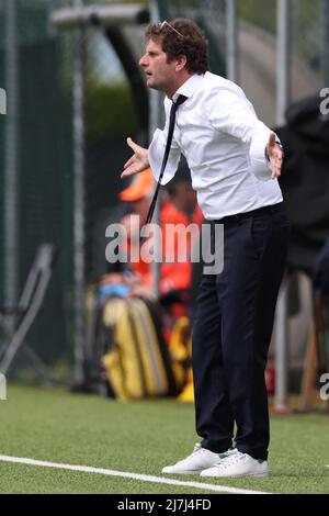 Vinovo, Italien, 7.. Mai 2022. Joe Montemurro Cheftrainer von Juventus reagiert während des Spiels Serie A Femminile im Juventus Center, Vinovo. Bildnachweis sollte lauten: Jonathan Moscrop / Sportimage Stockfoto