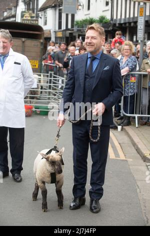 Sir Kenneth Branagh, der auf Leads SCHAFE läuft, nachdem er die Freiheit der Stadt in Stratford-upon-Avon erhalten hatte Stockfoto