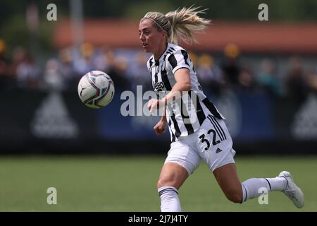 Vinovo, Italien, 7.. Mai 2022. Linda Sembrant von Juventus beim Spiel Serie A Femminile im Juventus Center, Vinovo. Bildnachweis sollte lauten: Jonathan Moscrop / Sportimage Stockfoto