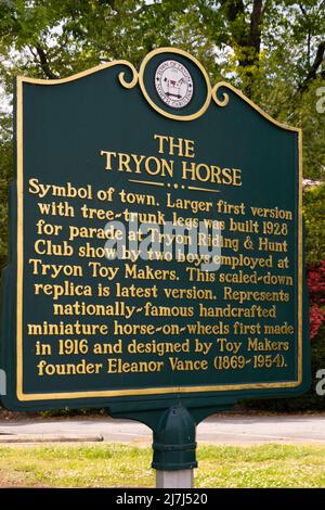 Morris the Horse Skulptur in der Innenstadt von Tryon North Carolina Stockfoto