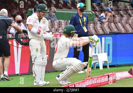 Will Pucovski hat sein Testdebüt für Australien beim dritten Test gegen Indien beim SCG gemacht. Regen stoppte das Spiel nach einer halben Stunde am ersten Tag. Mit: Will Pucovski, David Warner wo: Sydney, Australien Wann: 07 Jan 2021 Credit: WENN.com Stockfoto