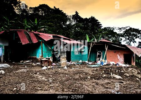 Haus durch Schlammlawinen zerstört, Escazu , Costa Rica Stockfoto