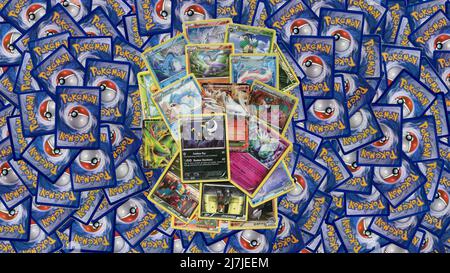 Sammlung authentischer gebrauchter Pokémon Trading Cards Bannerüberschrift, Sammlerstück japanisches Spiel. Stockfoto