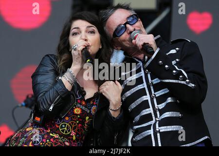 8. Mai 2022, Turin, Turin, Italien: Cristina d'Avena und die Band ''Gem Boy'' im Eurovision Village in Turin (Bild: © Daniela Parra Saiani/Pacific Press via ZUMA Press Wire) Stockfoto