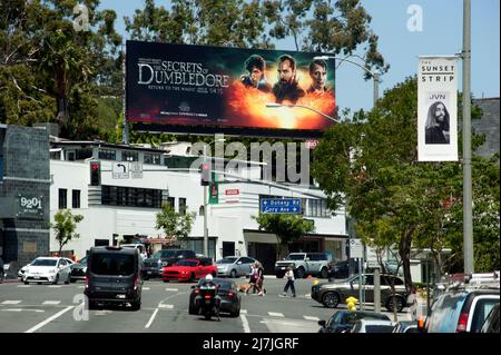 Reklametafeln auf dem Sunset Strip, auf denen die Geheimnisse von Dumbledore, Los Angeles, CA, zu sehen sind Stockfoto