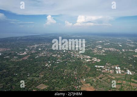 Grüne Felder der Stadt Managua Luftdrohnenansicht Stockfoto