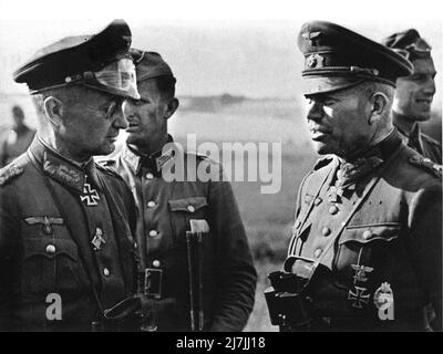 Feldmarschall Walter Model mit dem Generalkommandanten der Panzerarmee 2. und seinem direkten Vorgesetzten Heinz Guderian während Barbarossa, 1941 Stockfoto