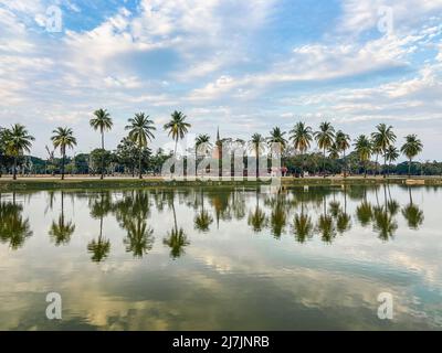 Wat Traphang Ngoen Tempel und buddha im Sukhothai historischen Park, Thailand Stockfoto