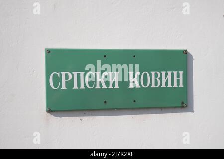 Schild vor dem serbischen Kovin-Kloster, der Gottesmutter Serbisch-Orthodoxen Kirche, Csepel-Insel, Ungarn Stockfoto