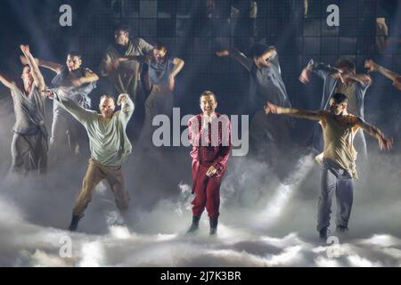 Turin, Italien. 9. Mai 2022. Italienischer Sänger Diodato (Antonio Diodato) Auftritt auf der Bühne des Turin Eurovision Song Contest 2022 Credit: Marco Destefanis/Alamy Live News Stockfoto