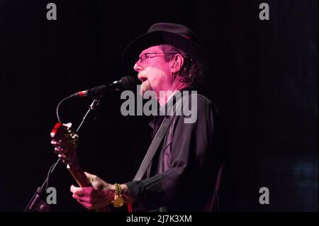 Roger McGuinn, legendärer Frontmann und Gründungsmitglied der Byrds, gab eine Solo-Performance in der Cadogan Hall, Sloane Terrace, London, Großbritannien. 26 Juni 200 Stockfoto