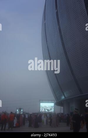 Die Atmosphäre des Vormittags vor Idul Fitri Gebete im Jakarta International Stadium (JIS) jakarta auf Frauen Abschnitt Stockfoto