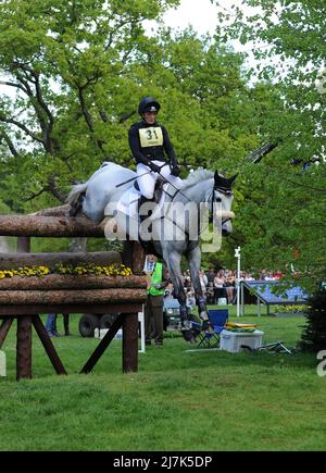 Badminton. Vereinigtes Königreich. 07 Mai 2022. Badminton Horse Trials CCI5*. Elizabeth Power (IRL) fährt SOLADOUN während der Cross Country (XC) Sektion der CSI5* Badminton Horse Trials am Samstag, 07/05/2022. Stockfoto