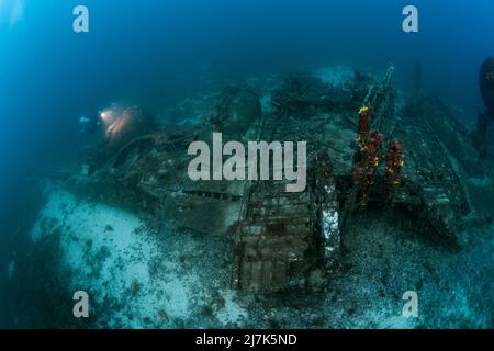 Scuba Diving auf der B-24 Liberator Bomber Wrack, Insel Vis, Mittelmeer, Kroatien Stockfoto