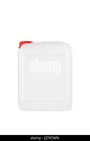 Behälter mit einer flüssigen Substanz. Weißer Kunststoff-Kanister mit rotem Deckel isoliert auf weißem Hintergrund. Bild eines Desinfektionsmittels oder einer Schmierung Stockfoto