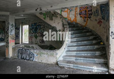 Gernrode Harz ehem. FDGB-Ferienheim FRITZ HECKERT Bildnr. 1552 erbaut 1952-54 vom Ingenieurbüro Maedecke Halle S Treppe im Eingangsrondell Stockfoto